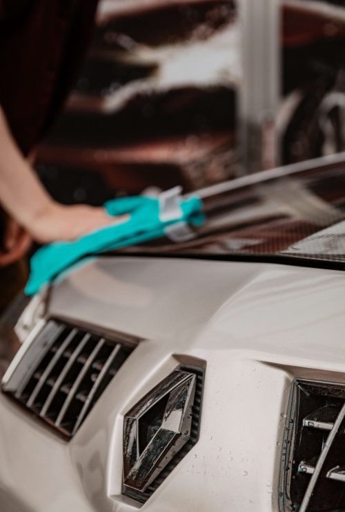 autodetailing-microfiber-on-hood