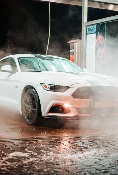 autodetailing-white-mustang-steam